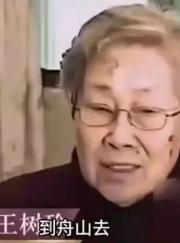 这个广告创意真是绝了！可见宗馥莉骨子里的恨有多深！宗馥莉103号岁的奶奶还健