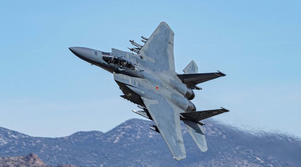 新加坡F-15被拒之门外，美军关岛基地突然不接待外宾了，要全力为台海战备。新加