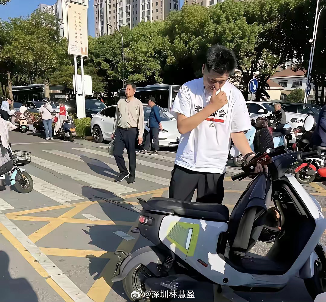 也是个可怜人，赚上亿了每天吃的是预制菜，都是高油高盐的，助理也太不合格了。驾照也