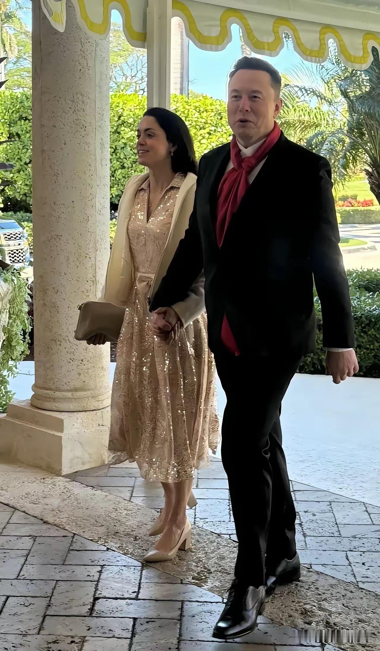 2月1日，马斯克罕见牵手印度裔女友希文·齐利斯去海湖庄园参加婚礼。当天举办婚礼的