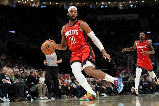 去年进攻也没什么战术，但是为什么战绩就比现在好去年，有格林持球推反击，有狄龙