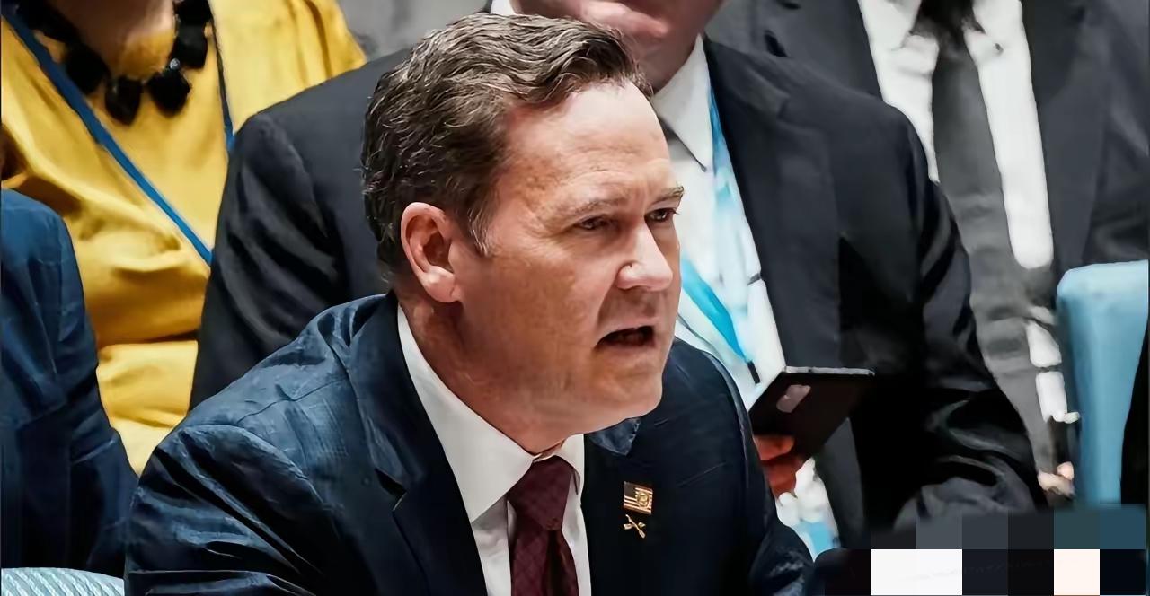 美国驻联合国代表疯了？敢动2758号决议！曼哈顿的玻璃幕墙外，联合国大厦的旗