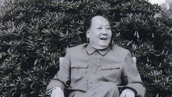 1971年,周总理批评说:你们在里面吃饭,让毛主席在外面站岗