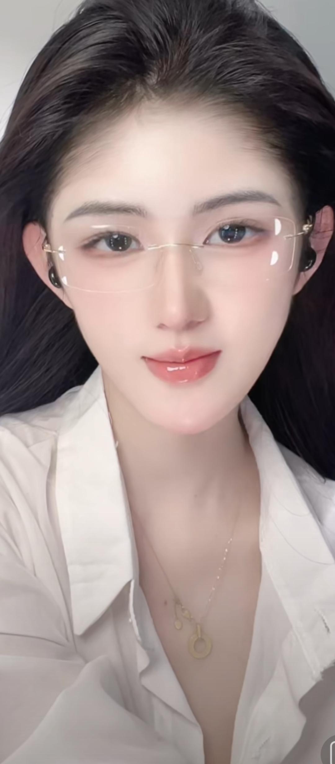 温柔甜美的白衬衫穿搭，简约优雅，气质满分！💕✨