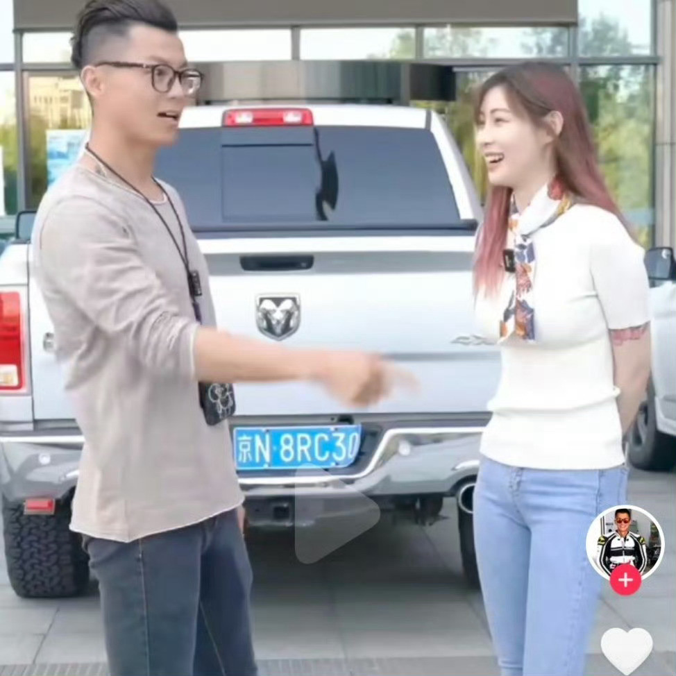 痞幼9年前旧照陈震以前越野路书&痞幼同行，现在稳坐幕后&管理员工，物是人非事事休