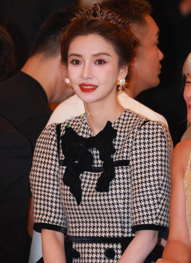 杨颖开始线下回归！