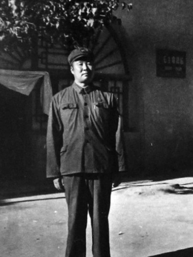 张志信（1927—2013），山东威海人，1945年参军，1946年入党，原54