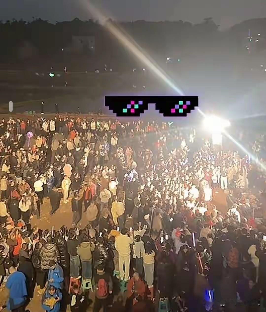 真诚互动引发关注呆呆最初只是出于帮助父亲按猪的简单需求，发布了一条求助视频。她