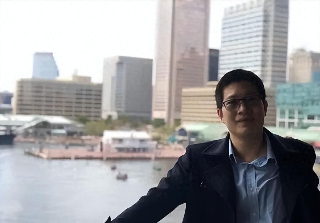 五一长假，多少人盼着这几天能睡个懒觉、陪陪家人。可就在这个本该放松的节点，4条生