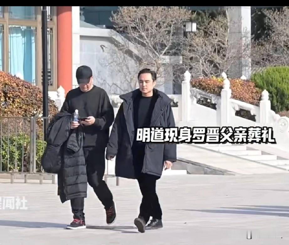 明道是真让人动容！和罗晋认识快20年，当年罗晋结婚，他特地来当伴郎；现在罗晋父亲