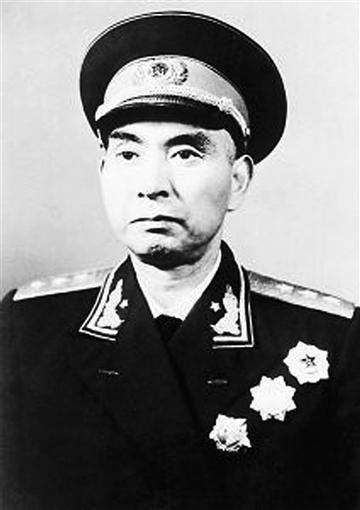 抗战时，八路军帮助卫立煌部突围。卫立煌不禁慷慨：“你们这个团算是报废了！”不料一