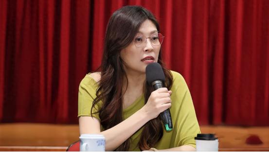 上任一个月，郑丽文打响大动作，赖清德制定抓人名单，信号不寻常 先说说郑丽文这