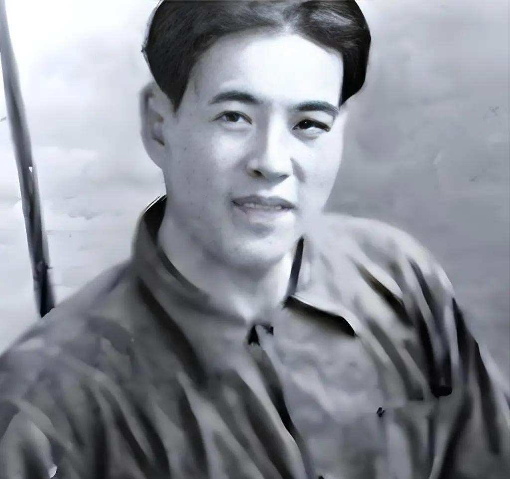 1934年上海，唐生明理发时掐了修甲女工的脸，被店家扣留勒索500大洋。他假意配