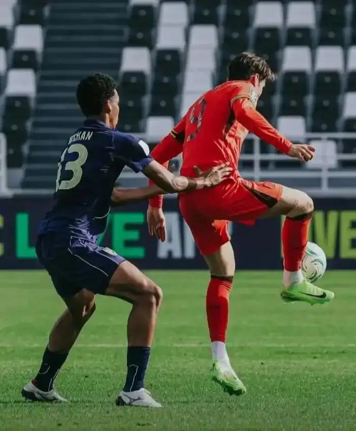 U23国足不可或缺的球员不是王钰栋，而是一直被低估的他，引发热议。从足球能力而言