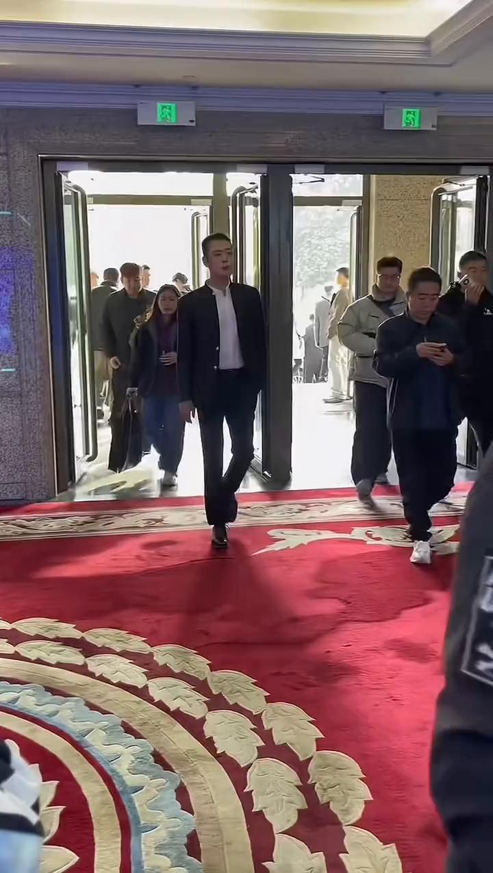 和尚，去把老子那个。