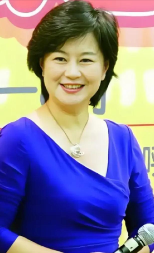 1999年，鞠萍向丈夫提出了离婚，丈夫同意离婚，却让她二选一，孩子和财产只能带走一样！鞠萍一听当即就