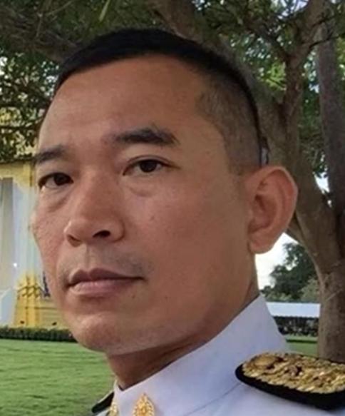 2019年，泰国法官卡纳功读完一宗杀人案的判决词后，拿出手枪朝着自己扣下了扳机，