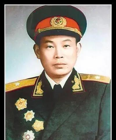 1950年，志愿军缴获了3000条毛毯，89师政委王直却下令全部剪碎，战士们不理