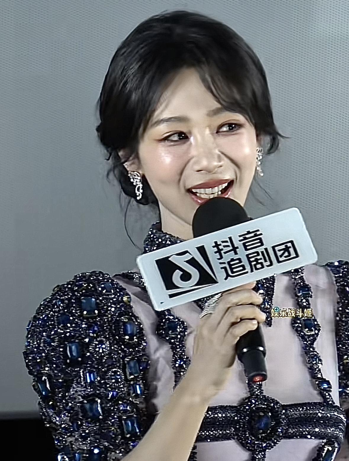 杨紫，赶快认清自己吧你都30几岁的人了却还在偶像剧里漂泊你可以演年代剧，