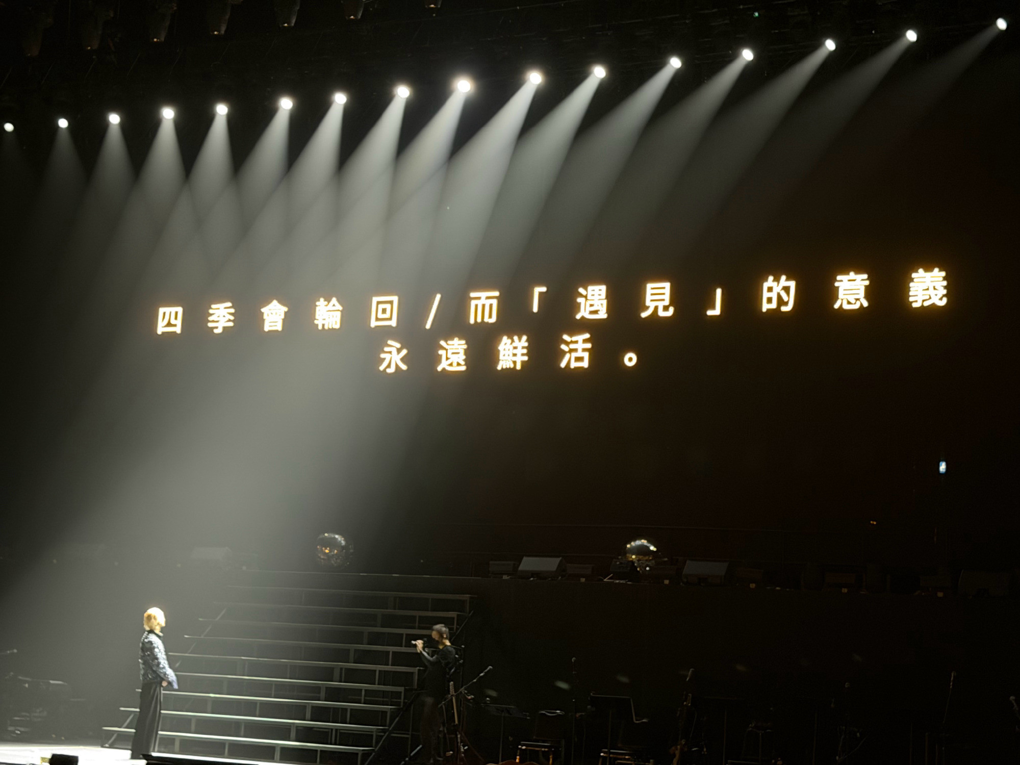 现在想想《穿越四季来见你》四巡真是完美无缺不敢相信的程度鹿晗还是第一次这种高强度