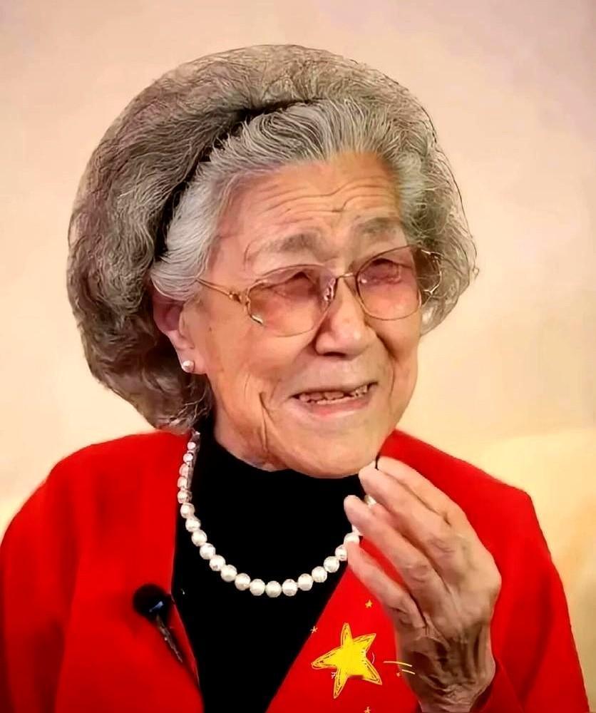 别再吹沙玉华的演技了，她根本就没“演”刘姥姥。沙玉华18岁进文工团，从端茶送
