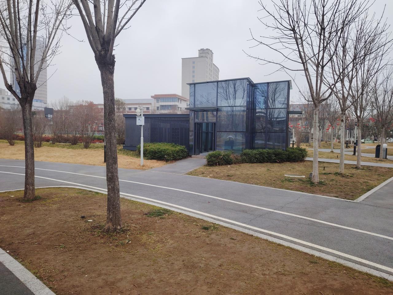 校长退位不退房退位还占校长房天天坐等来人访拉住同事唠家常教师教学都很忙