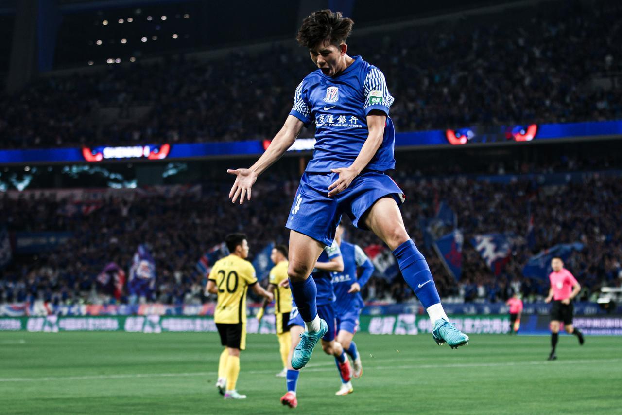 下一场比赛会不会出现这样的极端情况！这样申花球迷肯定要花很长时间才能走出这样的无