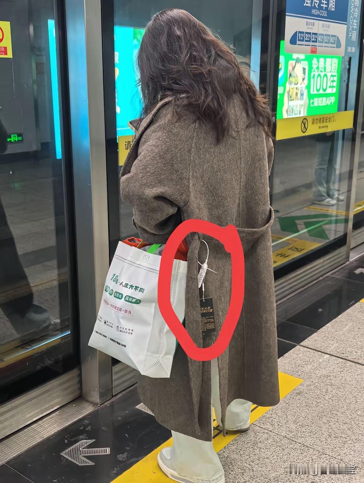 不得不说，这样穿的女孩子，越来越多了啊！