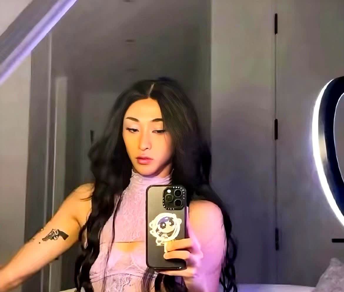 有时候想想，伊能静其实也是个可怜人！儿子庾恩利最近在社交平台晒内衣照直接
