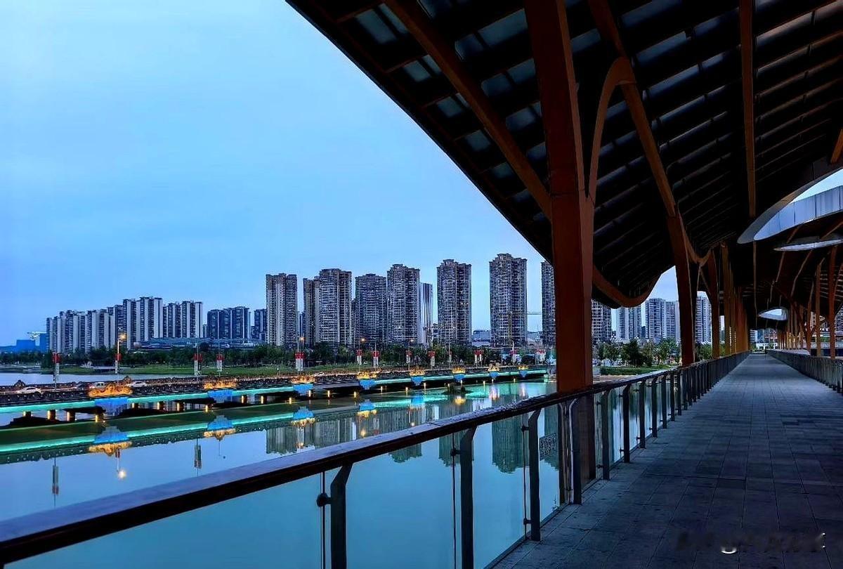 “不是命不好!是我们对孩子的心理健康一直在忽视”有没有发现,身边太多人,死死盯