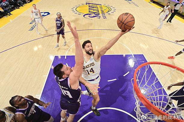 雷迪克表示克勒贝尔背部伤病，没有回归时间表。去年12月他背部拉伤复发，此后就一