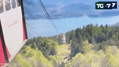 2021年，意大利莫塔罗内，一辆缆车因为自动紧急制动器失灵，以超100KM/