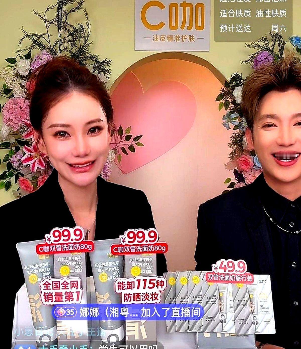 马筱梅不扛话筒了，乐乐上场了。直播间人多了，弹幕炸了。她不累，他不尬，观众不