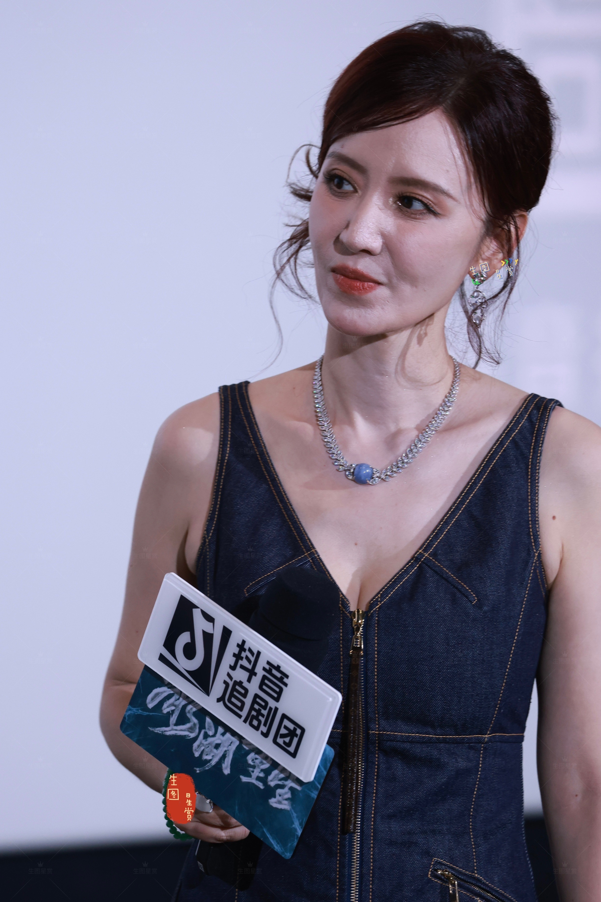 45岁的张萌，成熟韵味的杀伤力冰湖重生第三组生图张萌谈冰湖重生为什么没换角