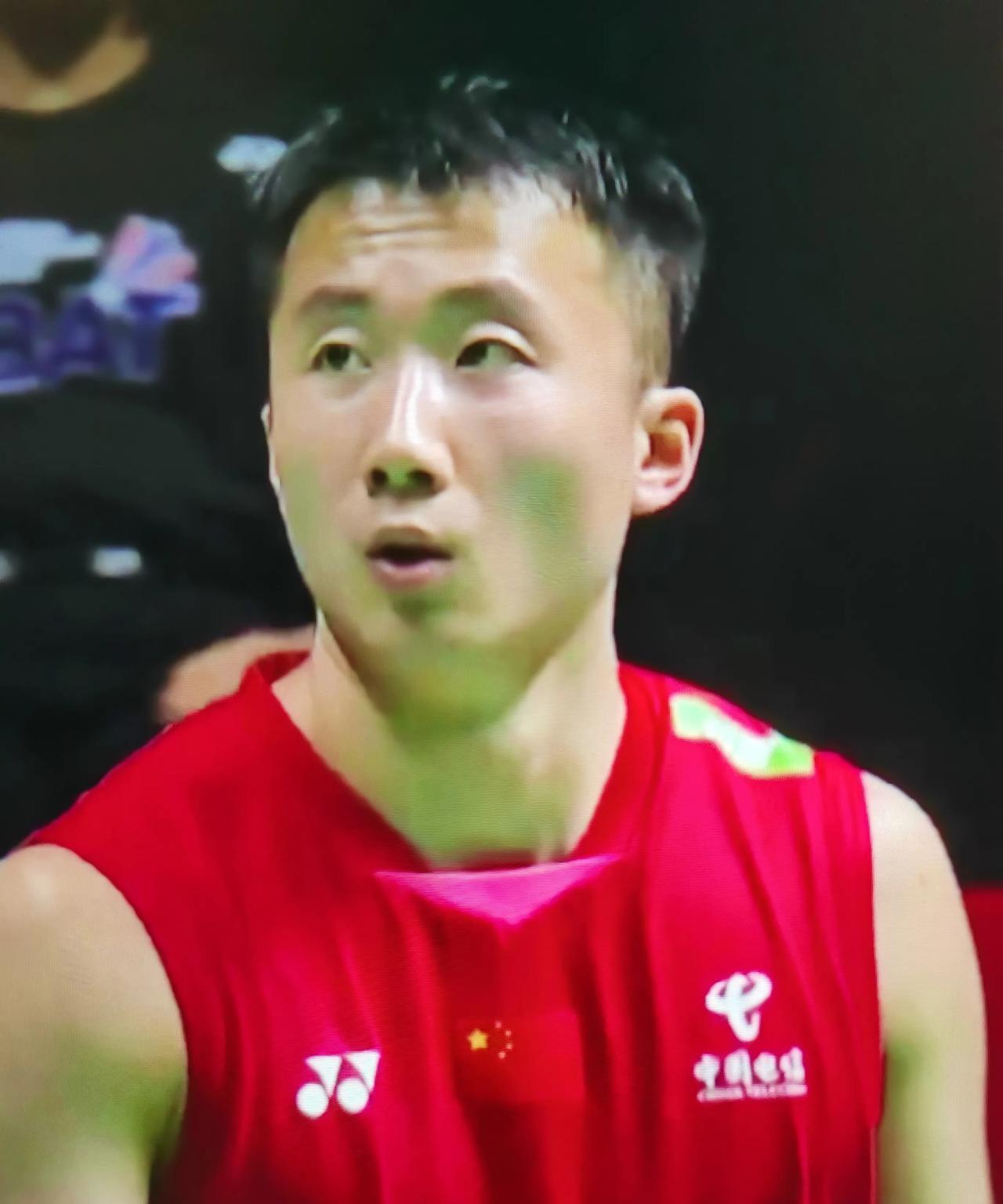 惜负悍将！在今天晚上刚刚结束的泰国羽毛球公开赛男单半决赛中，28岁世界排名第14