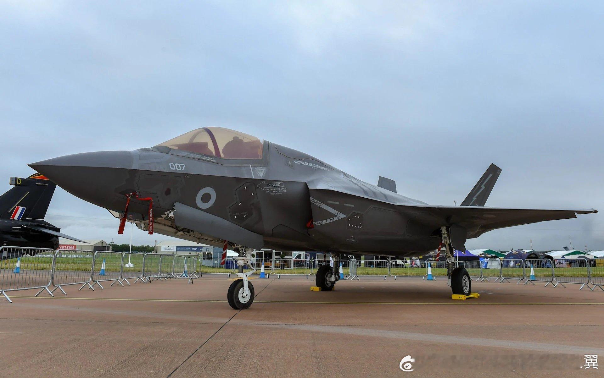 全球武器装备盘点为什么英国F-35B老是被遗弃在外？两架英国订购的全新F-35