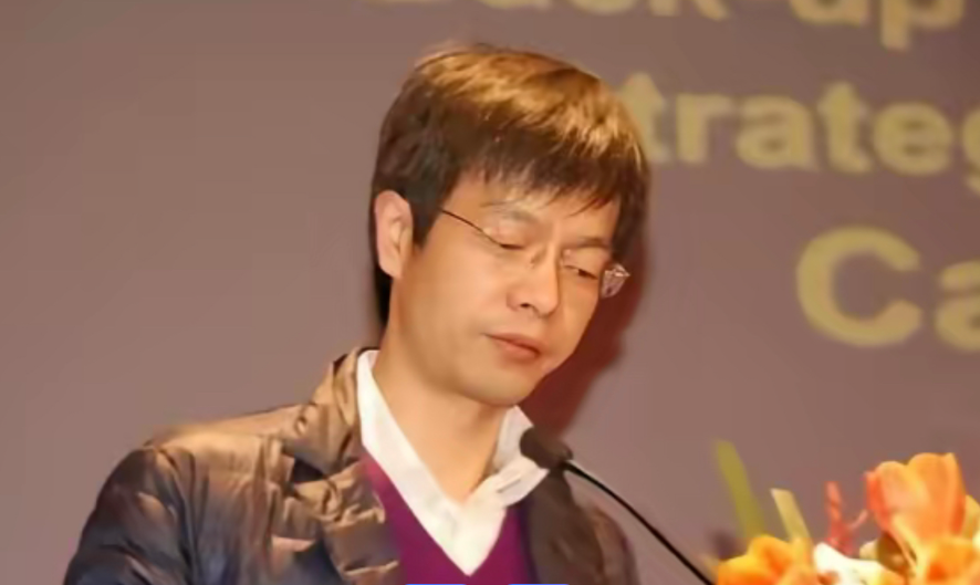 张奇是京东的001号员工，当年刘强东在中关村卖光碟时，他就是招进来的第一个人，虽