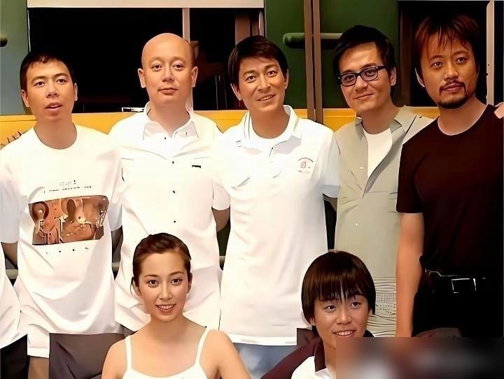 别再刷“王宝强不是傻根”了。我告诉你，他从骨子里就不是。真正的觉醒，是从《泰囧》