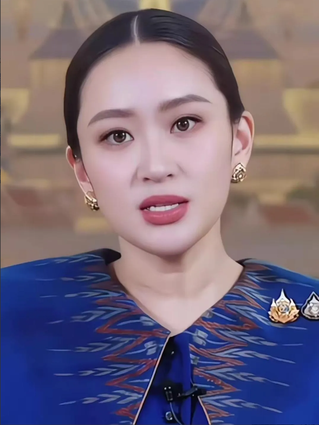 不得不说佩通坦是个非常实在的姑娘。和她姑姑英拉一样，佩通坦也是个亲华派。最近
