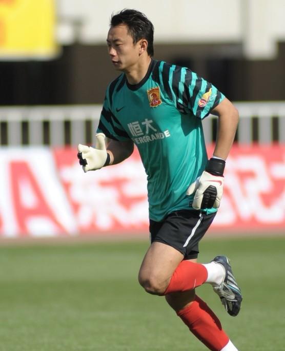 上海解说员周亮在直播中爆料：申花守门员教练李帅下赛季不会再留在队中，他已前往国字