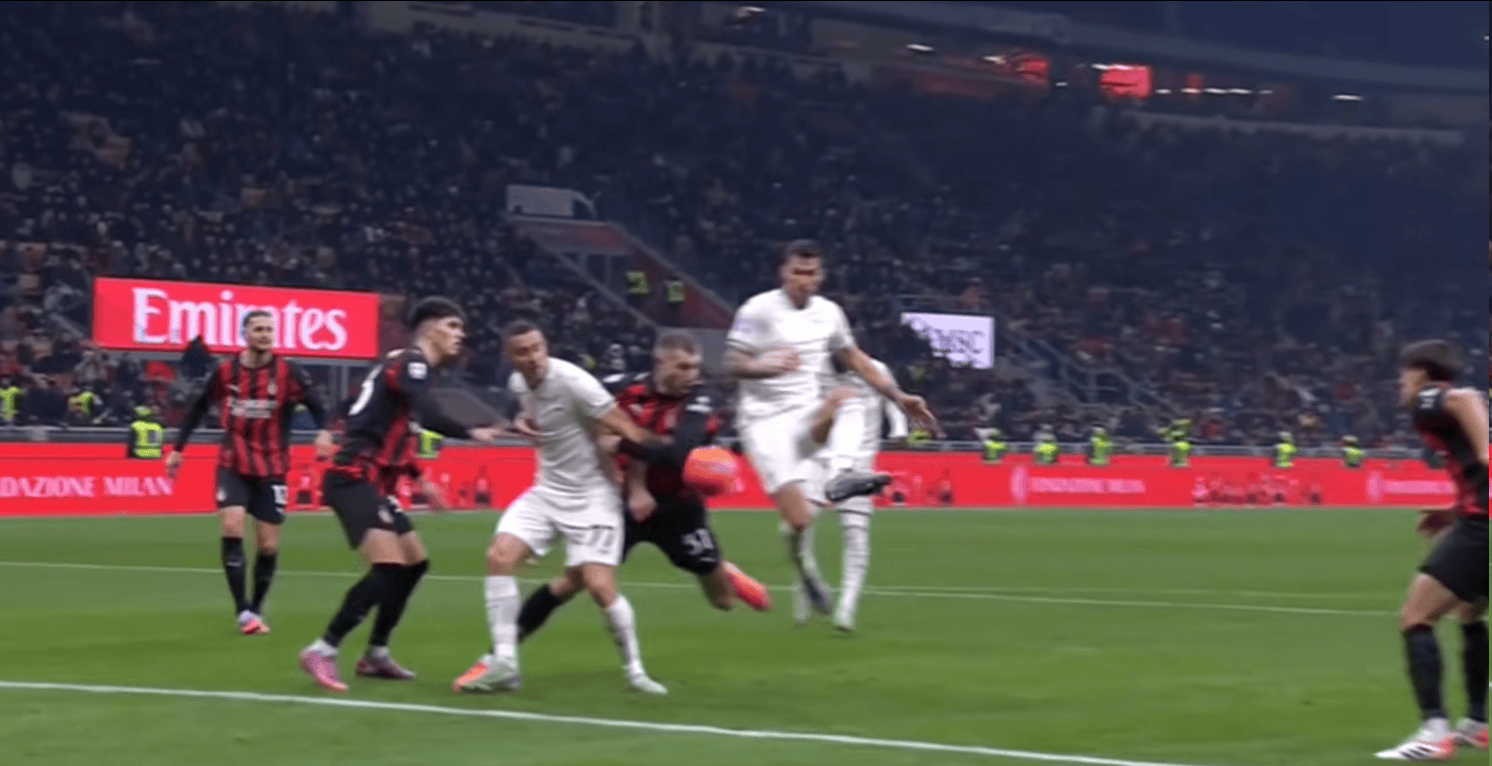 裁判专家: 米兰的手球肯定不是点球, 但判进攻犯规也夸张了