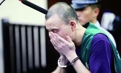 最高人民法院已核准裴某死刑，就因为他帮电诈团伙转了49万，自己只赚了100