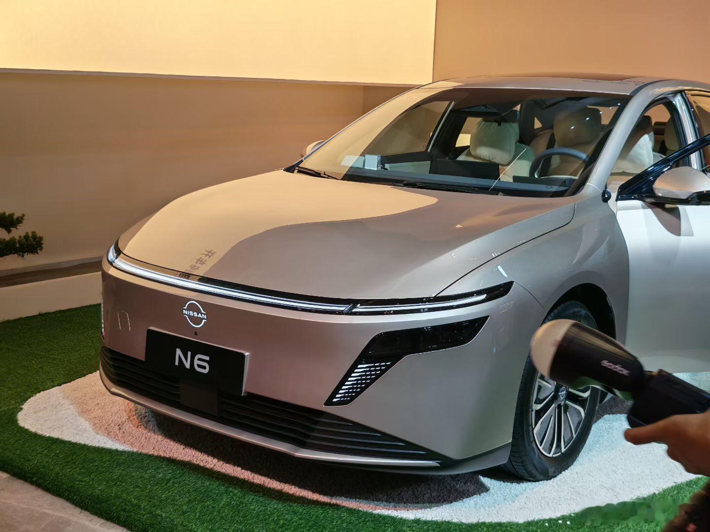 果然，东风日产N6没有让人失望，9.99万价格是最大底气，给你21.1kwh大电