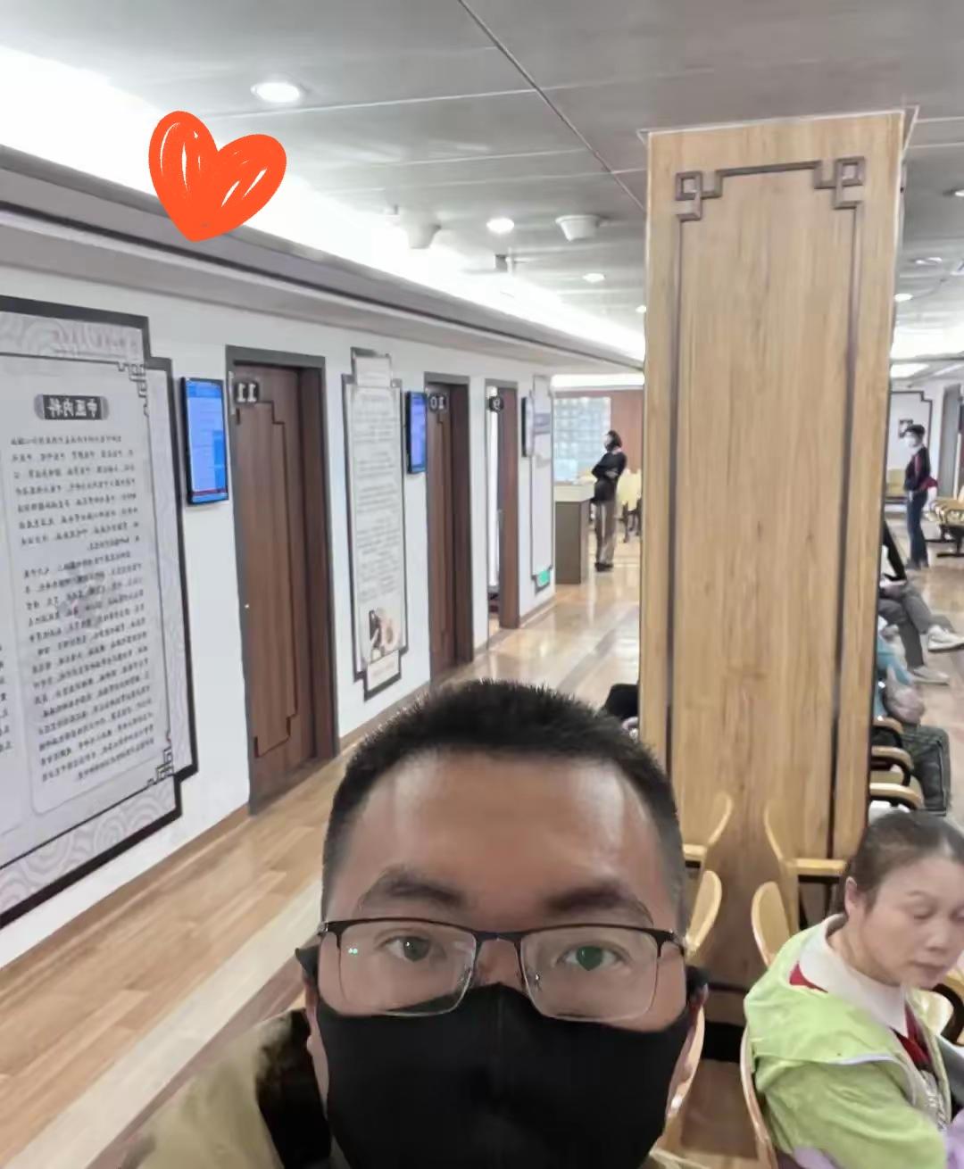 确诊没哭，放弃治疗没哭，放化疗没哭，被枕边人抛弃也没哭，偏偏今天眼泪没绷住。去医