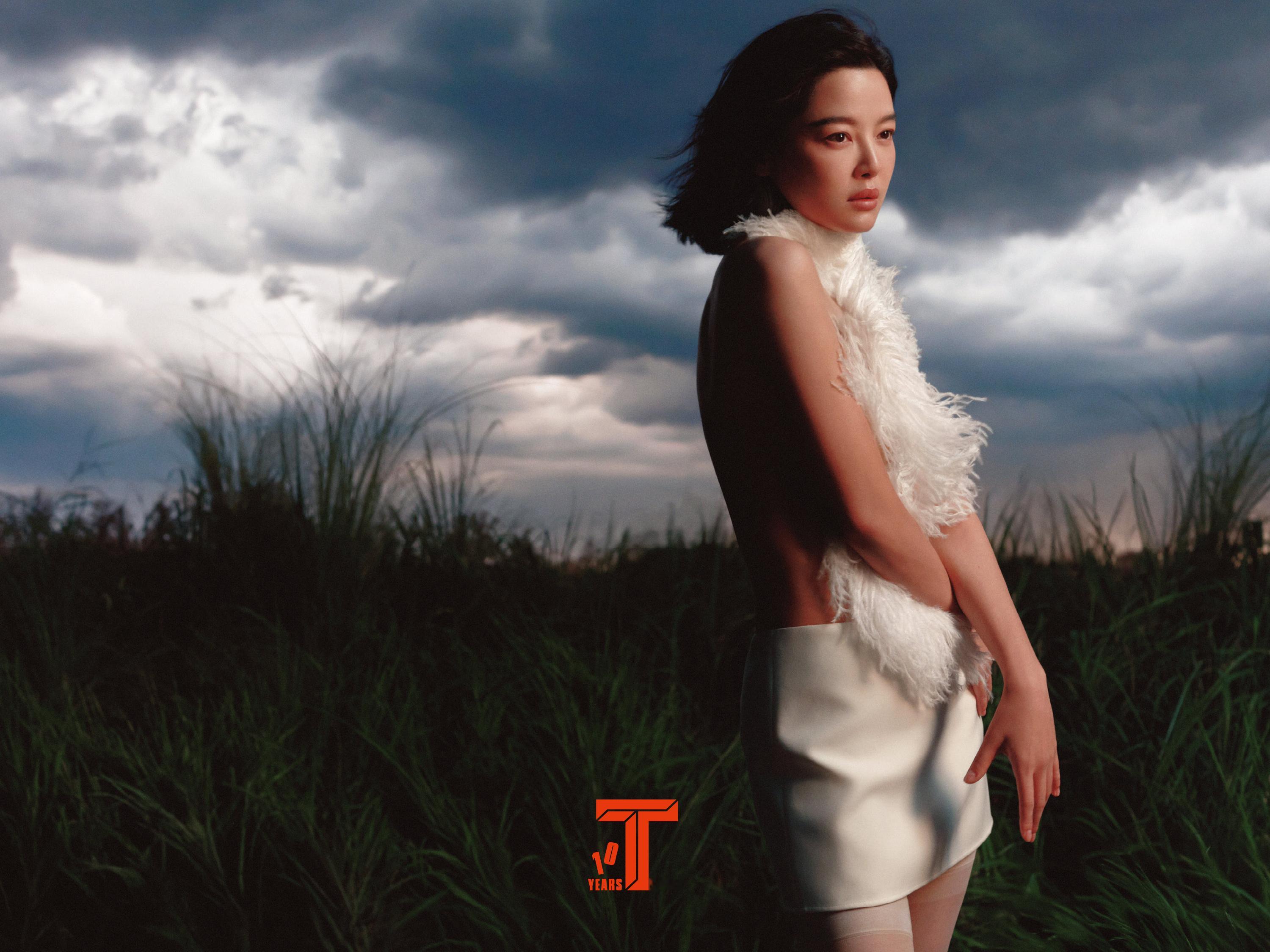 辛芷蕾登上《T》中文版2025年10月刊封面，来自CHANEL的加持，新晋威