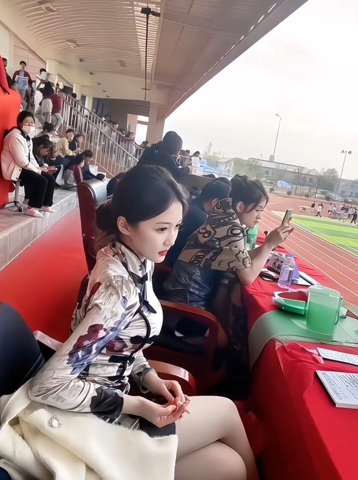 现在的老师都那么年轻了吗？