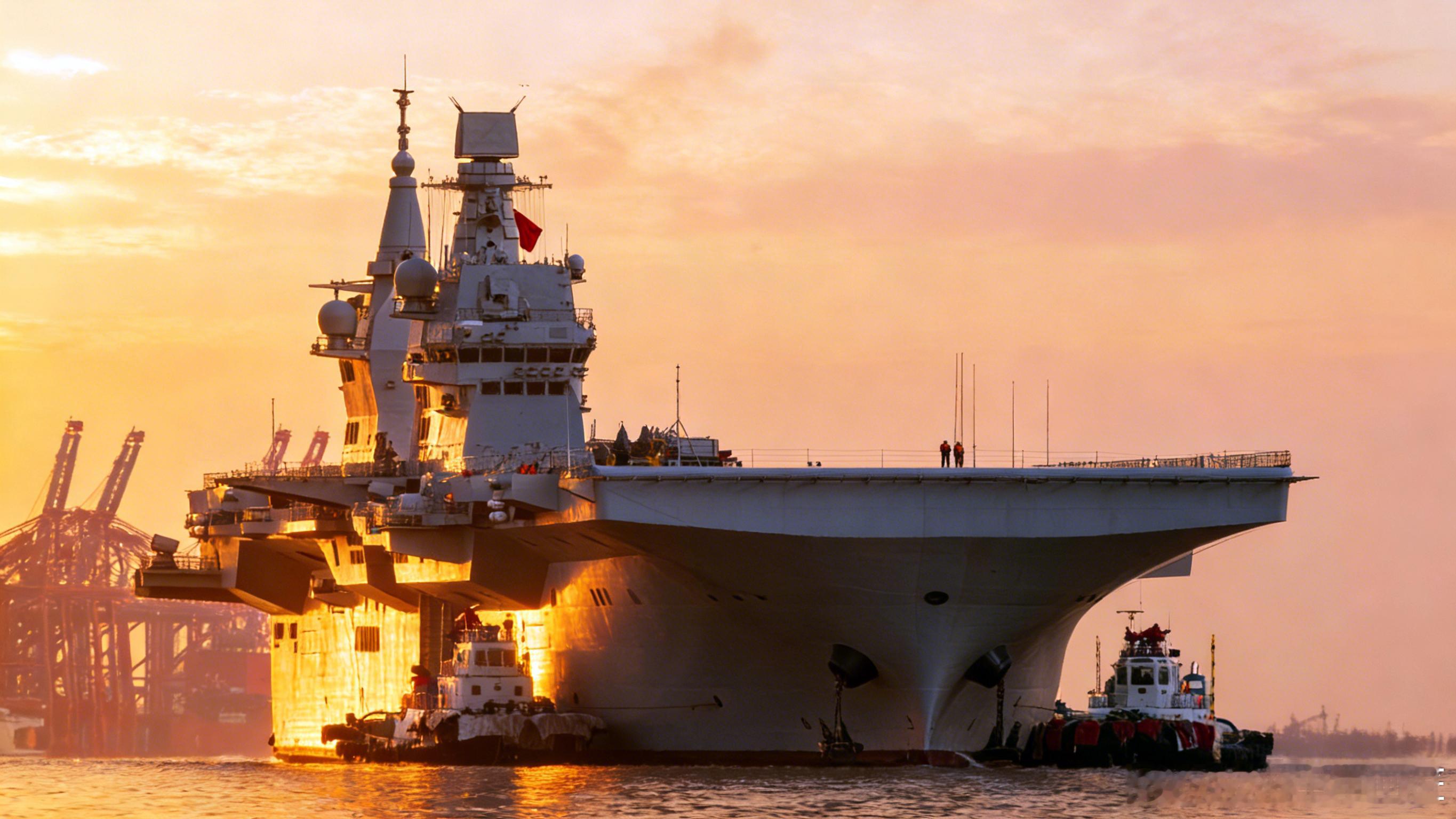 朝霞迎辉-四川舰