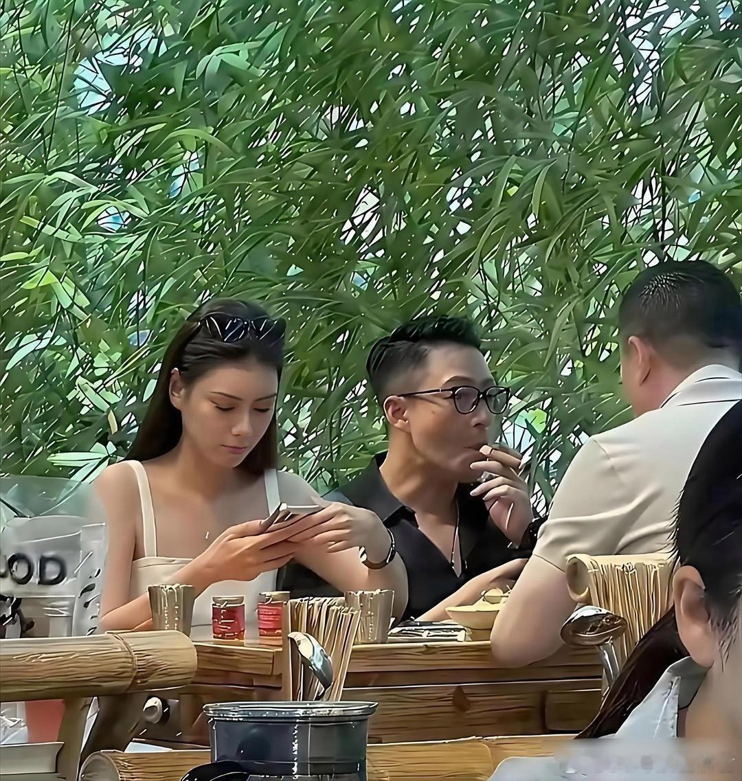 估计图中美女，光靠这张照片就能炫耀一辈子了