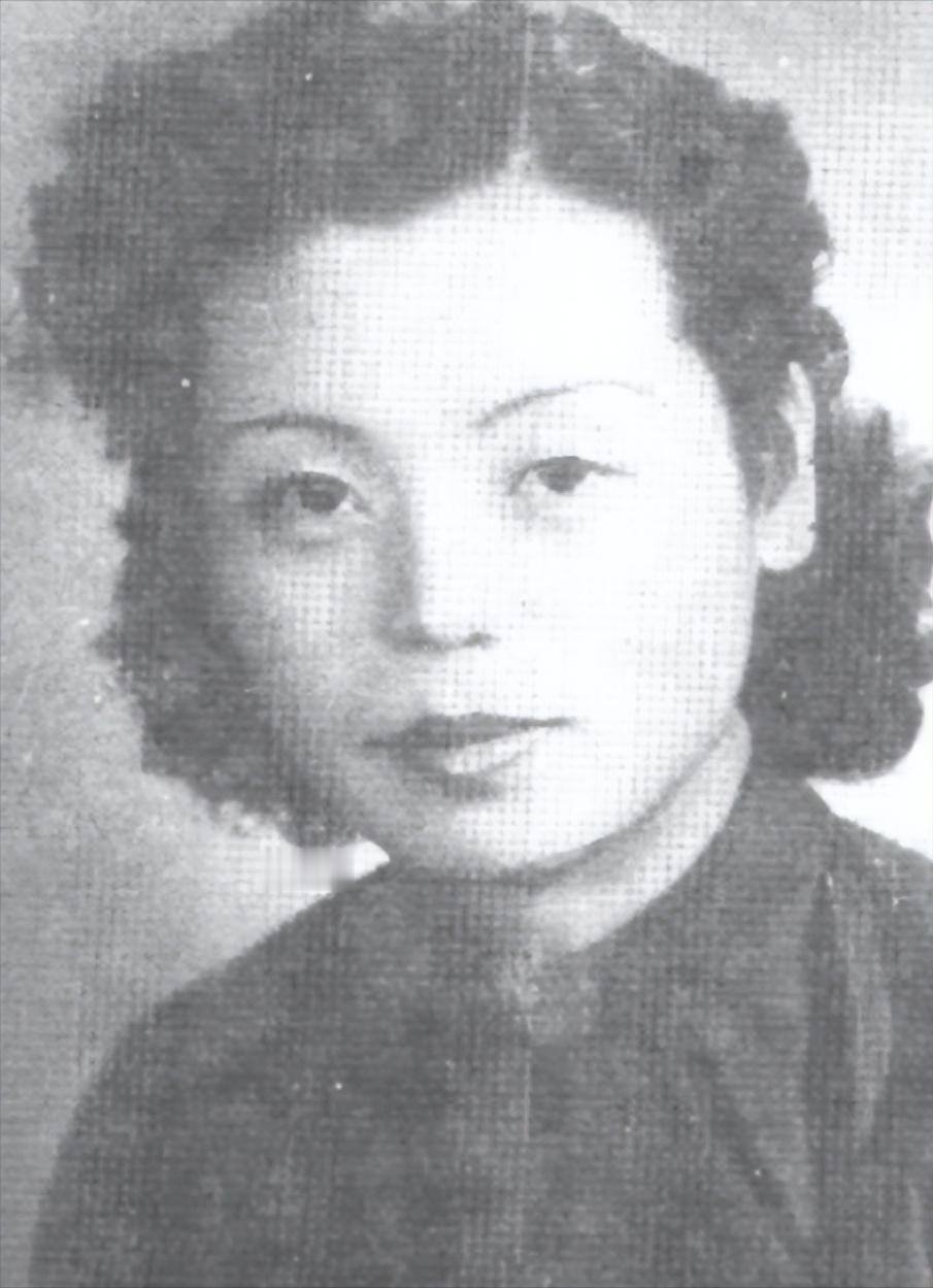 🌞1970年,58岁的陈子美身绑5个空油桶,带着年幼儿子跳入珠江口,漂了9