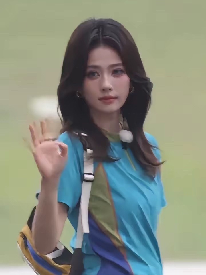 突然发现白鹿的化妆规律了笑死，突然发现好像找到白鹿的化妆规律了。只要录制跑男的